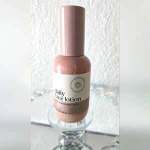 Bath and Body daily Face lotion w/ Hyaluronic acid